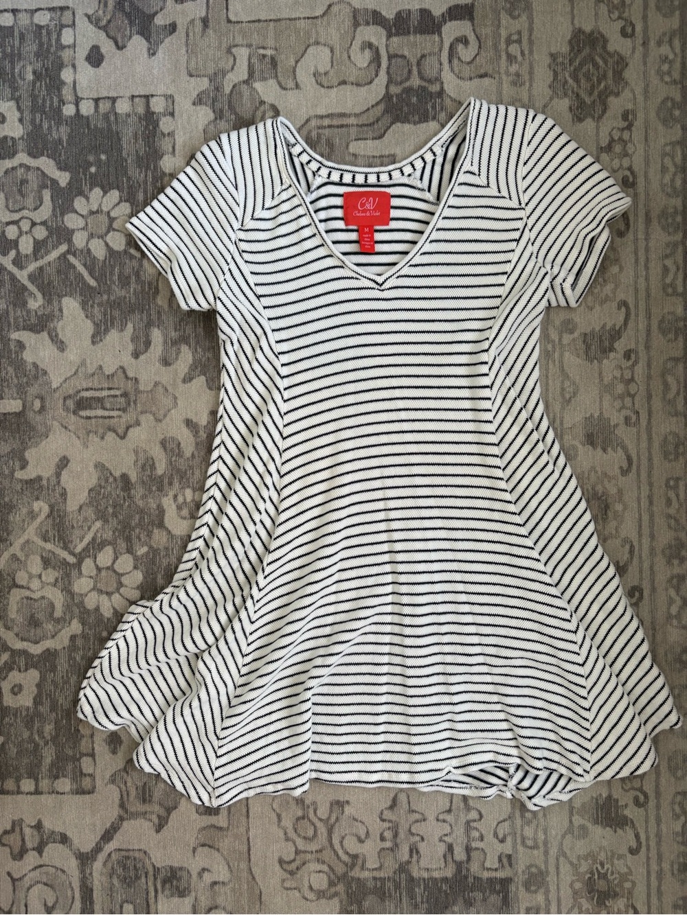 Chelsea & Violet Striped Women’s V-Neck Swing Dress - Size Medium